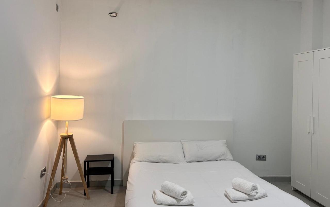 Hostel Ramon Lujan 91 Мадрид Екстер'єр фото
